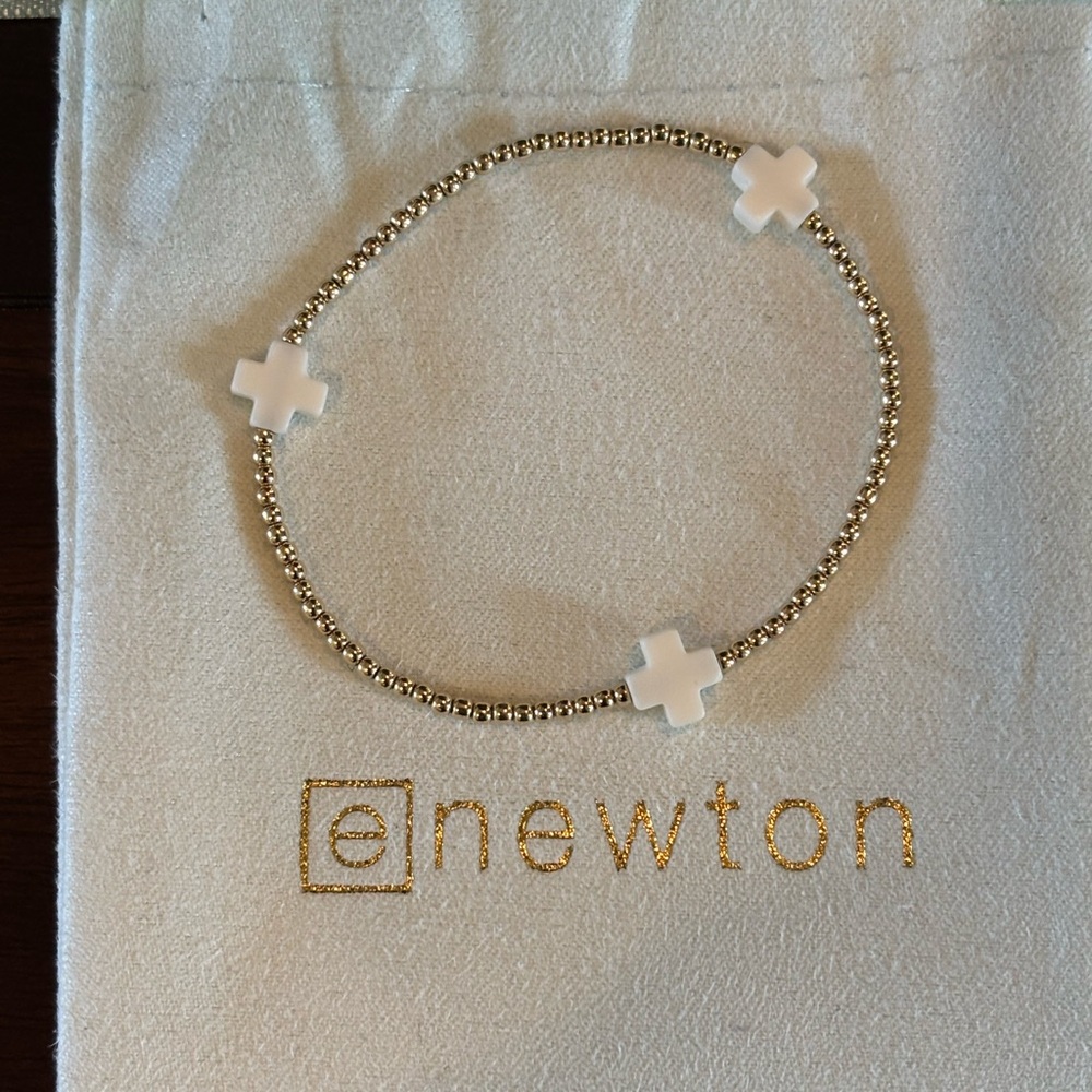 Newton Gold and White Minimalist Bracelet - Picture 4 of 4
